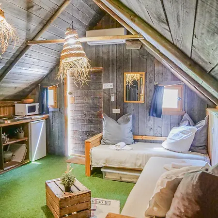 Hotel En Provence - Ecogites & Restaurant Insolites 5*
