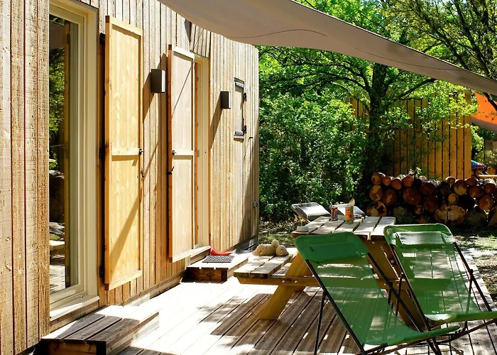 Отель En Provence - Ecogites & Restaurant Insolites 5*