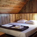 Hotel En Provence - Ecogites & Restaurant Insolites Richerenches