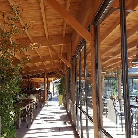 En Provence - Ecogites & Restaurant Insolites Hotel 5*