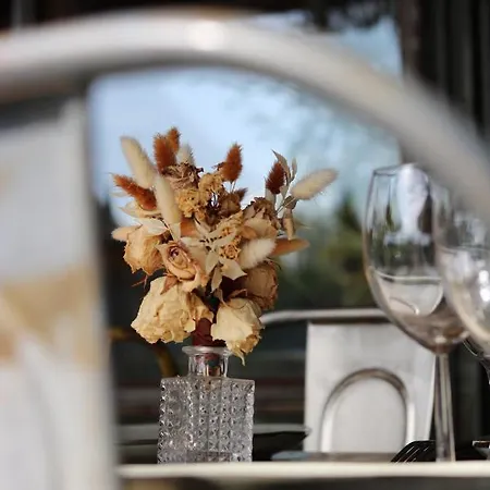 Hotel En Provence - Ecogites & Restaurant Insolites