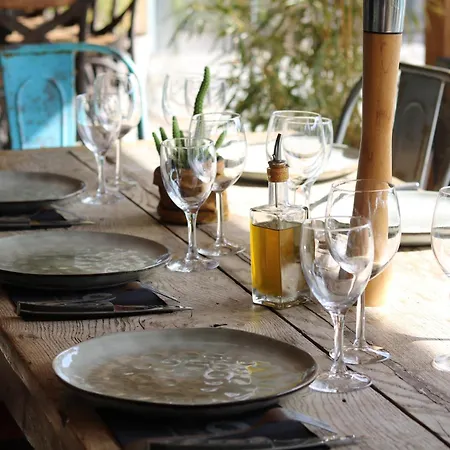 En Provence - Ecogites & Restaurant Insolites 5* Richerenches