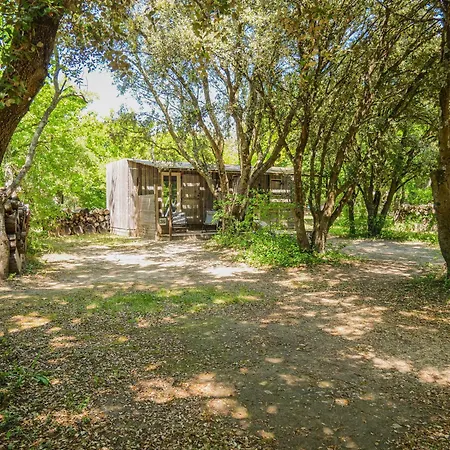En Provence - Ecogites & Restaurant Insolites 5*