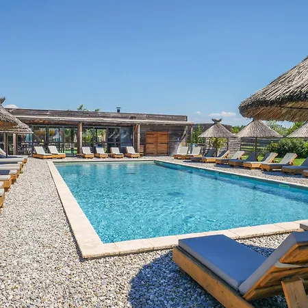 En Provence - Ecogites & Restaurant Insolites 5* Richerenches
