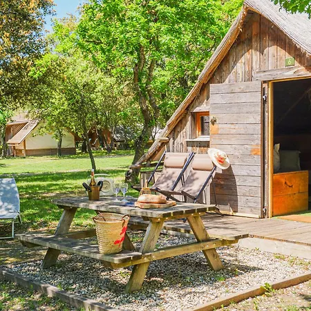 Hotel En Provence - Ecogites & Restaurant Insolites 5*