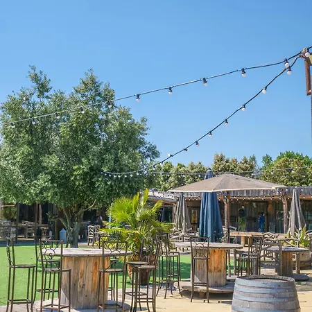 En Provence - Ecogites & Restaurant Insolites Hotel