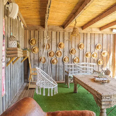Hotel En Provence - Ecogites & Restaurant Insolites Richerenches