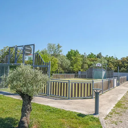 En Provence - Ecogites & Restaurant Insolites Hotel