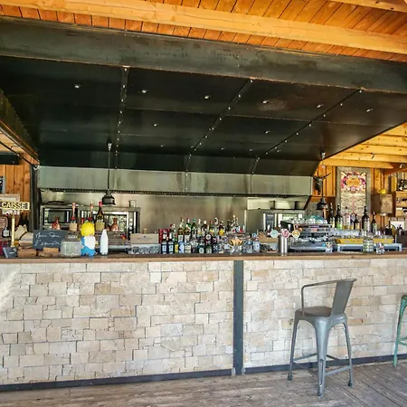 Hotel En Provence - Ecogites & Restaurant Insolites Richerenches