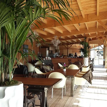 En Provence - Ecogites & Restaurant Insolites 5* Richerenches