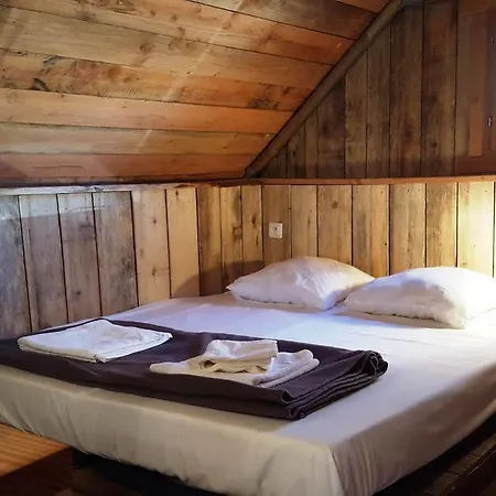 Hotel En Provence - Ecogites & Restaurant Insolites Richerenches